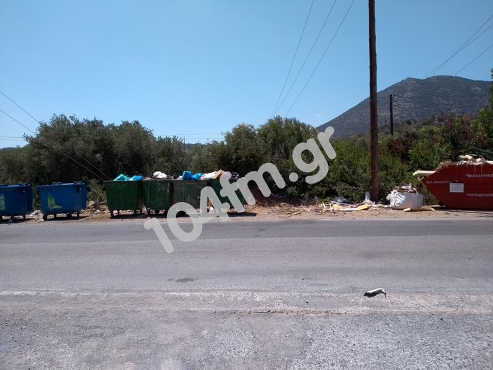 Τα γύρω από τους κάδους σκουπίδια ποιος θα τα μαζέψει;