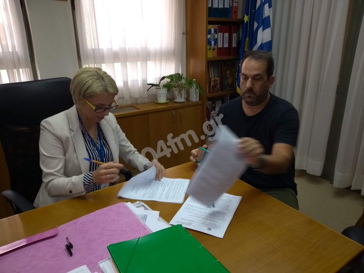 Υπογραφή σύμβασης μεταφοράς μονάδας τεχνητού νεφρού