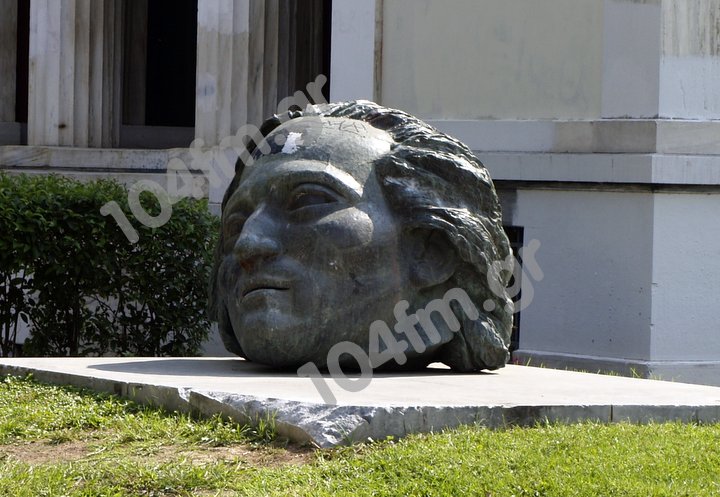 Το πολυτεχνείο ζει ... μηνύματα