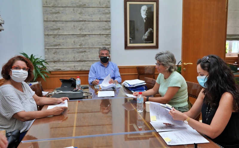 Είκοσι έξι νέα επενδυτικά σχέδια επιχειρήσεων συνολικού κόστους 24,4 εκ. ευρώ υπέγραψε ο Περιφερειάρχης Κρήτης Σταύρος Αρναουτάκης