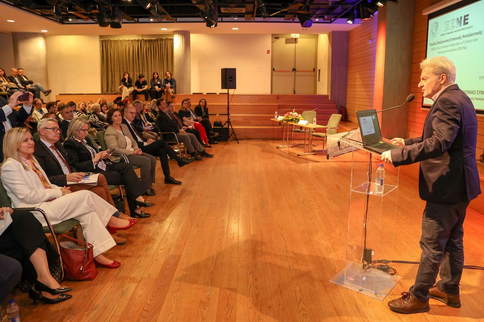 Αλέξης Καλοκαιρινός: «Κοινωνικά αισθήματα υπάρχουν επειδή υπάρχουν κοινωνίες. Και υπάρχουν για να συνέχουν τις ανθρώπινες κοινωνίες»