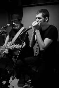 Double Trouble Sessions, τα μπλουζ στο Περίπου