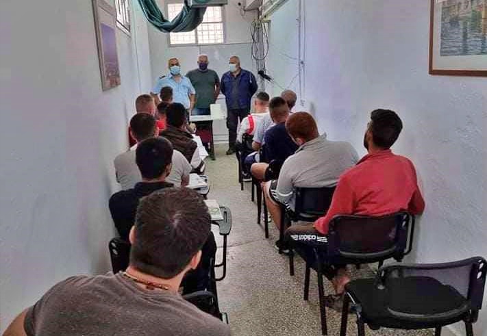 Μαθήματα στους κρατούμενους των φυλακών Νεάπολης
