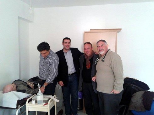 ο διοικητής του νοσοκομείου με γιατρούς