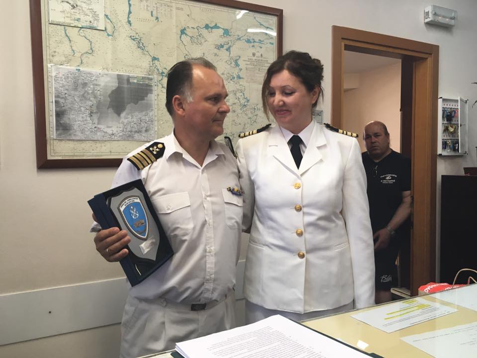 Ο καλύτερος παρέδωσε στη καλύτερη