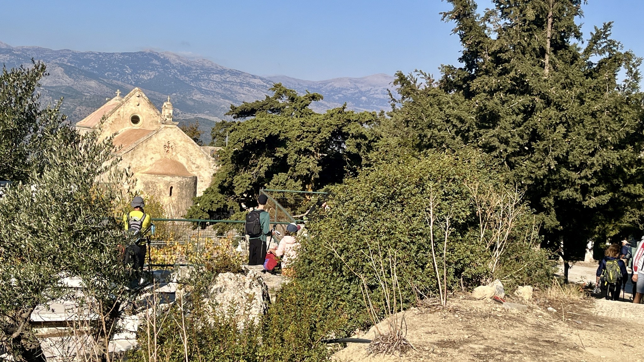 Μεσελέροι, μονή Παναγίας Βρυωμένης, Σταυρός
