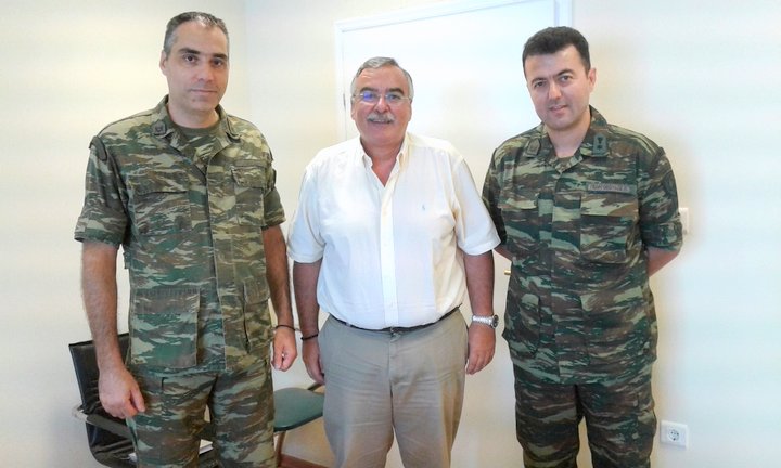 στο δήμαρχο Καρπάθου οι αξιωματικοί του Τ.ΕΘ.,