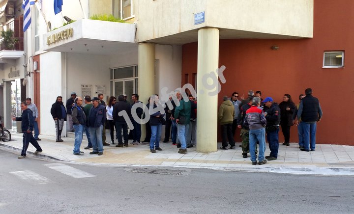 συμβασιούχοι Δήμου Αγίου Νικολάου διαμαρτυρία