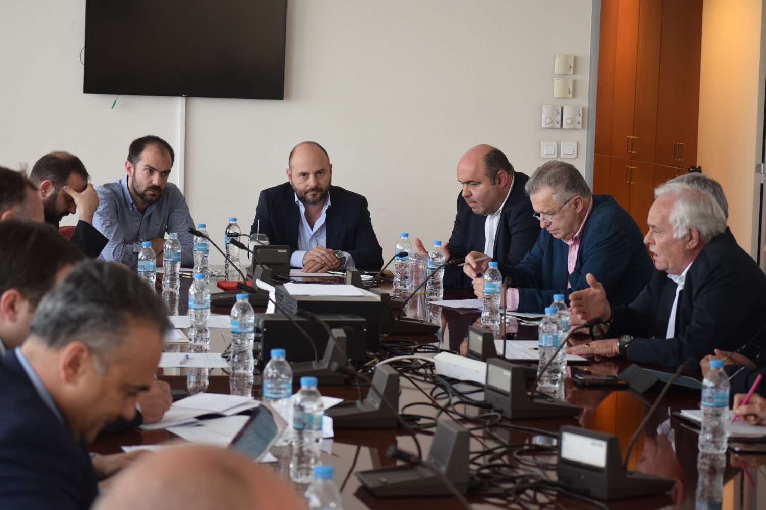 αυξάνει τις ασφαλιστικές εισφορές όλοι στους δρόμους στις 17 Μαΐου