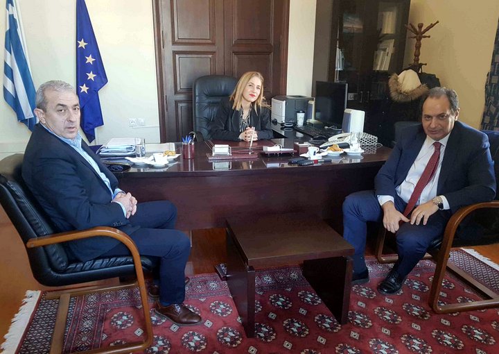 η Συντονίστρια της Αποκεντρωμένης Διοίκησης Κρήτης με τον Υπουργό Υποδομών