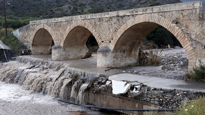 Προτάσεις κατοίκων της περιοχής για τη γέφυρα του Σαραντάπηχου