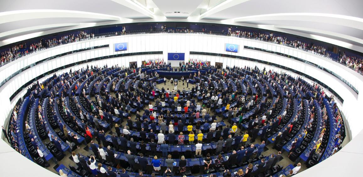 Το Ευρωκοινοβούλιο εγκρίνει το νέο Κοινωνικό Ταμείο για τη στήριξη των νέων και των απόρων