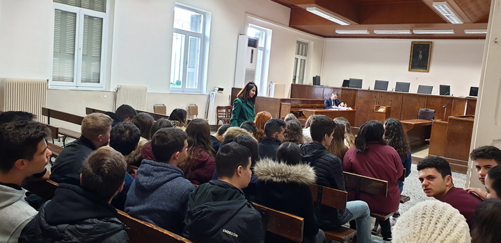 Οι μαθητές της Β' ΓΕΛ Νεάπολης στο δικαστικό μέγαρο Νεαπολέως