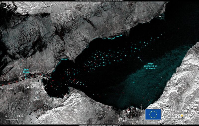 320 και πλοία κολλημένα στο Suez