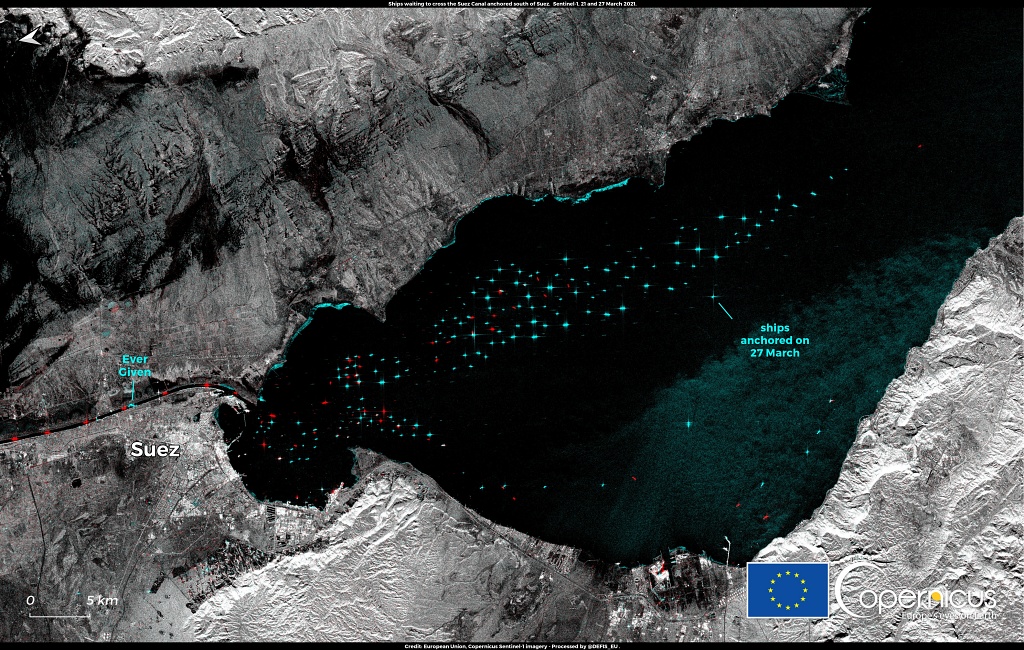 320 και πλοία κολλημένα στο Suez