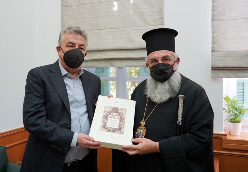 Ο αρχιεπίσκοπος Κρήτης στον Περιφερειάρχη, εθιμοτυπικά