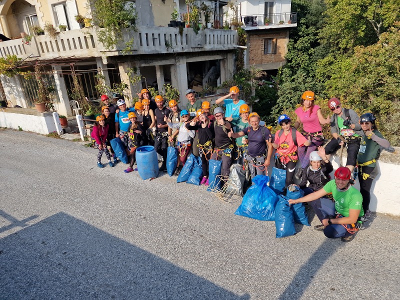 Κατάβαση και σκουπιδομάζωμα στο Κακοπέρατο Αγίου Βασιλείου