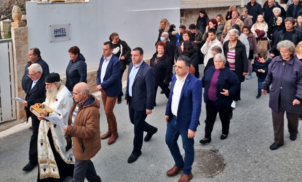 Με κατάνυξη και συμμετοχή πλήθους κόσμου ο εσπερινός της εορτής του Αγίου Χαραλάμπους στο Καλό Χωριό