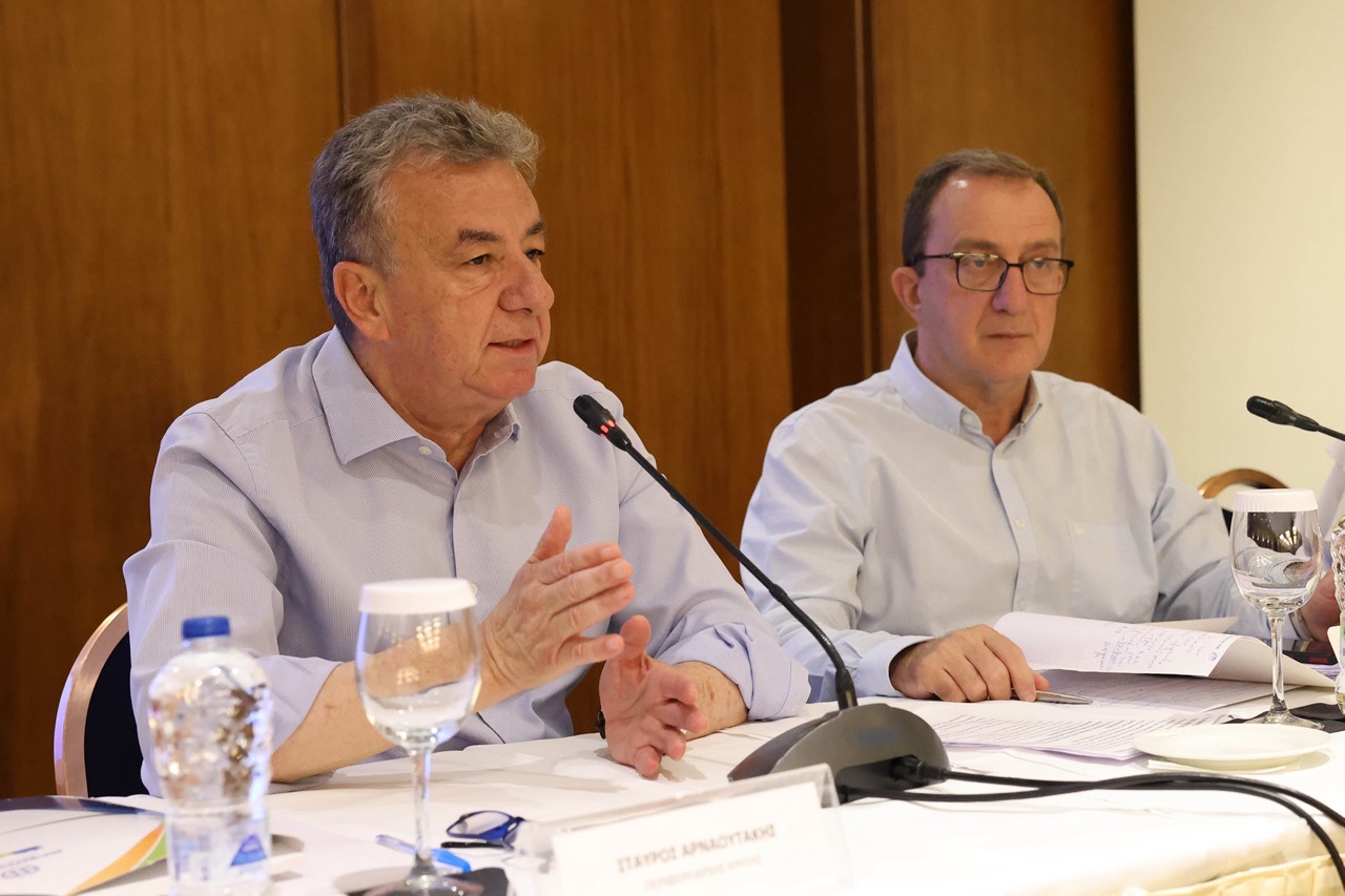Αρναουτάκης: «Χρειάζεται ειδικό αναπτυξιακό σχέδιο για τις σει-σμόπληκτες περιοχές από πρόσθετους νέους πόρους»