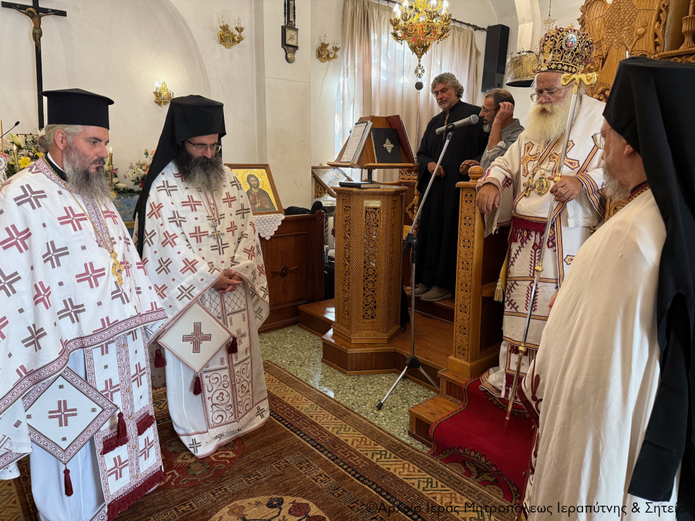 Όπως κάθε χρόνο έτσι και φέτος την παραμονή του Γενέσιου της Θεοτόκου 7 Σεπτεμβρίου 2025 τελέσθηκε Μέγας Πανηγυρικός εσπερινός στον Ιερό Ναό Παναγίας στις Λιθίνες Σητείας, όπου φυλάσσεται η θαυματουργεί εικόνα της Παναγίας της Οδηγήτριας, γνωστής ως Παναγίας των Λιθινών. Στην ακολουθία χοροστάτησε ο Σεβ. Μητροπολίτης Ιεραπύτνης και Σητείας κ.Κύριλλος και αρκετοί κληρικοί από κοντινές περιοχές. Πλήθος πιστών παρευρέθηκε και φέτος στη χάρη της Παναγίας, καθώς και εκπρόσωποι των τοπικών αρχών. Ο Δήμαρχος Σητείας Γιώργος Ζερβάκης, η Βουλευτής Λασιθίου κ. Κατερίνα Σπυριδάκη, η Πρόεδρος του Δημοτικού Συμβουλίου Σητείας κ.Μαρία Νικητάκη , Αντιδήμαρχοι Σητείας, Πρόεδροι των τοπικών Κοινοτήτων και ο Αντιπεριφερειάρχης Αθλητισμού κ. Λεωνίδας Τερζής. Μετά το τέλος του εσπερινού ακολούθησε λιτάνευση της εικόνας της Παναγίας με τη συνοδεία της  Φιλαρμονικής του Δήμου Σητείας, τους Εθελοντές Διασώστες Εκτάκτων Αναγκών Κρήτης Σητείας και προσκυνητών.