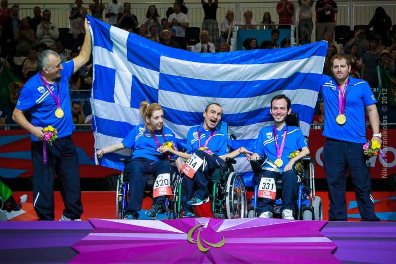 Ο Γρηγόρης Πολυχρονίδης σημαιοφόρος της ελληνικής ομάδας στην Βραζιλία