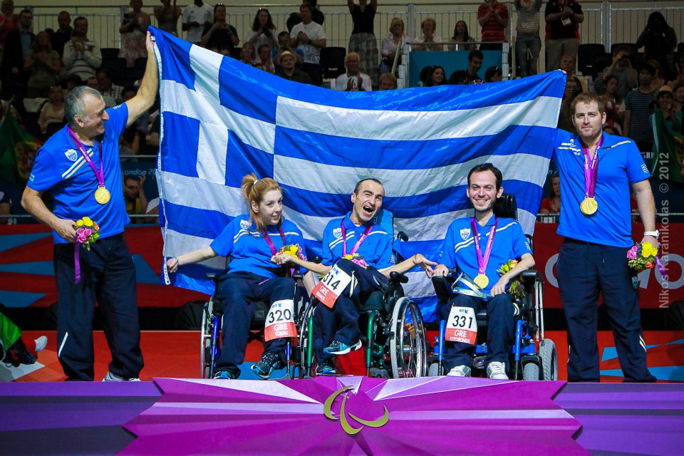 Ο Γρηγόρης Πολυχρονίδης σημαιοφόρος της ελληνικής ομάδας στην Βραζιλία