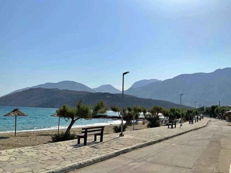 Αναβαθμίστηκε σημαντικά το παραλιακό μέτωπο της Παχείας Άμμου, μια δέσμευση της δημοτικής αρχής που έγινε πράξη