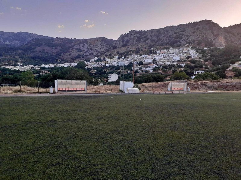 Το μαύρο χάλι του γηπέδου Κριτσάς