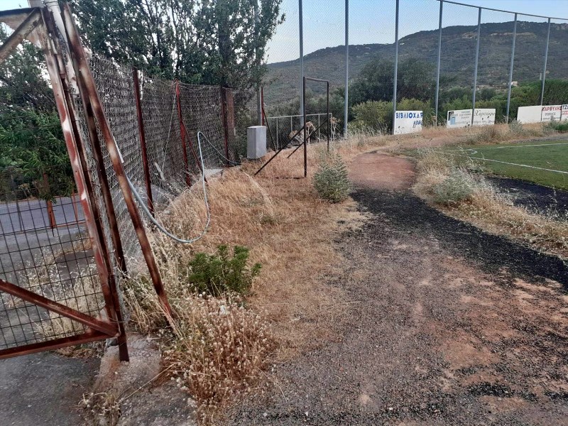 Το μαύρο χάλι του γηπέδου Κριτσάς
