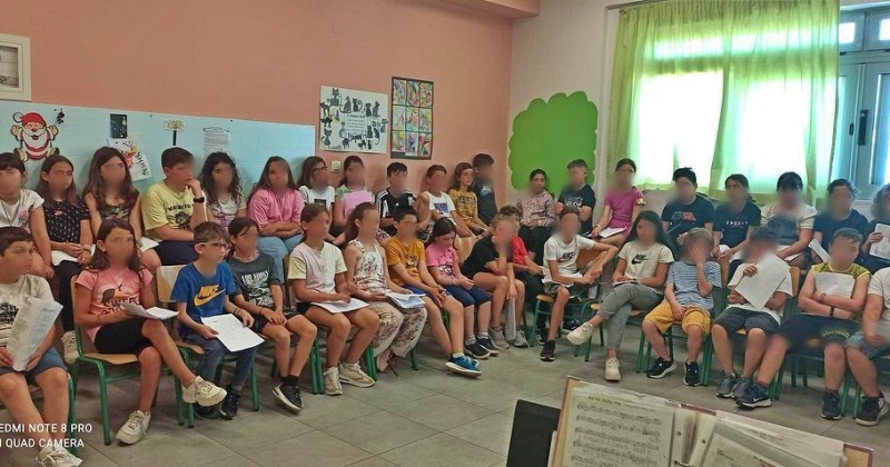 Η Ιουλίτα Ηλιοπούλου παρουσίασε το βιβλίο της «Ο Ελύτης για παιδιά» σε μαθητές του 2ου Δημ. Σχολείου Αγίου Νικολάου