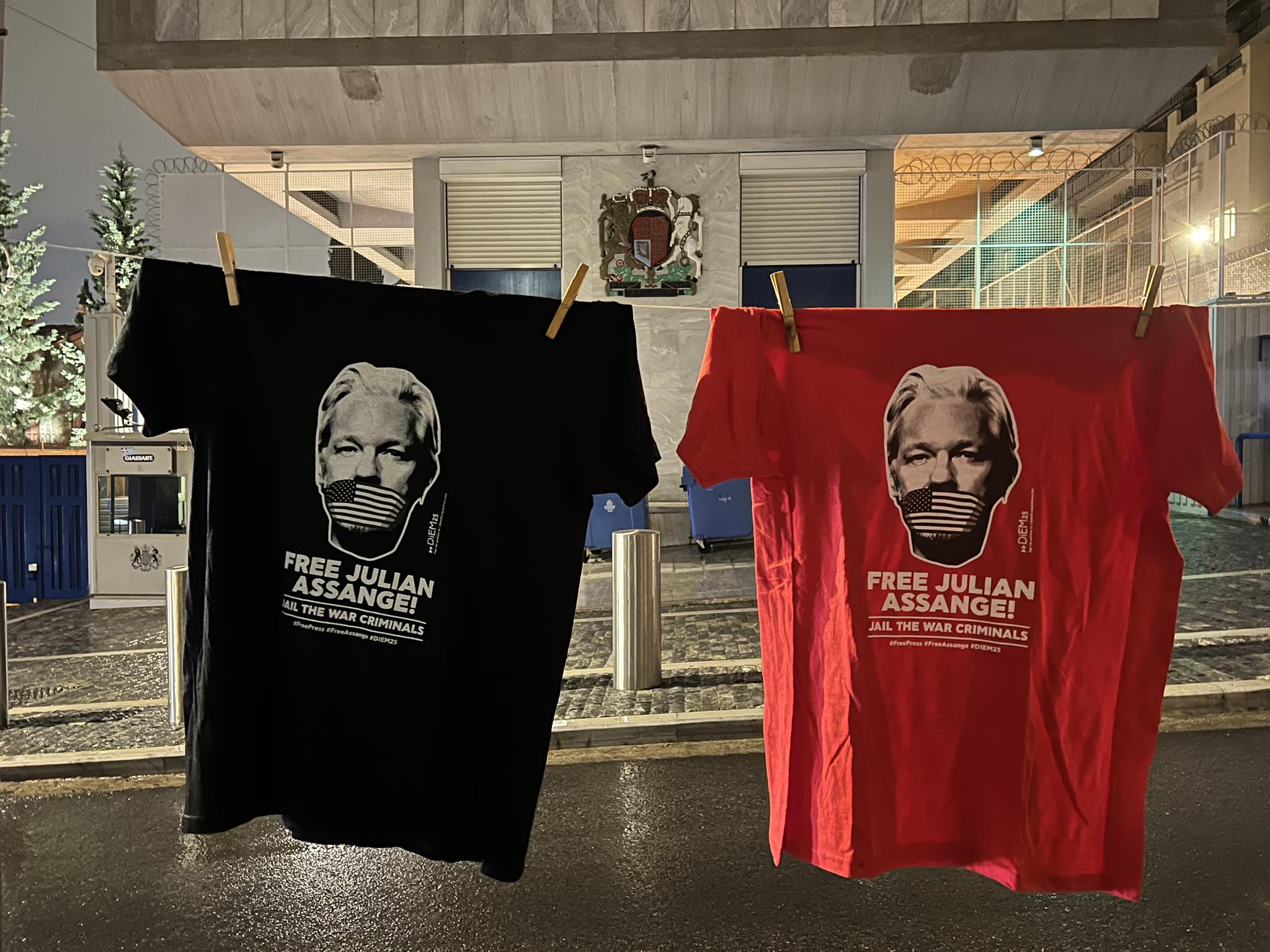 Διαδηλώσαμε για το αυτονόητο, Ελευθερώστε τον Τζούλιαν Ασάνζ