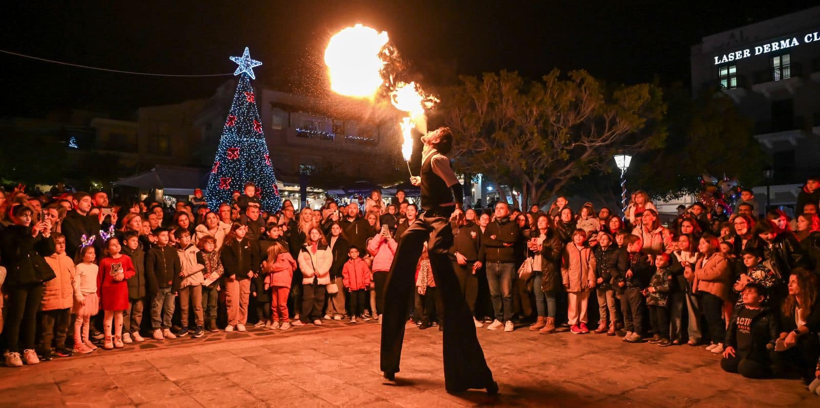 Φωταγώγηση Χριστουγεννιάτικου Δέντρου στον Άγιο Νικόλαο Ευχές Δημάρχου