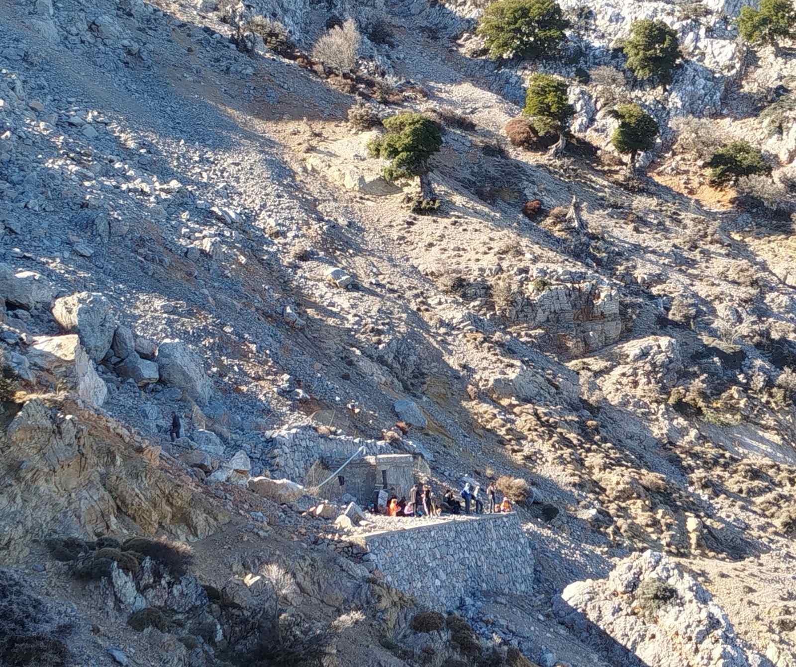 Πεζοπορία, Τάπες, πηγές Χαλασά, Ρίζωμα