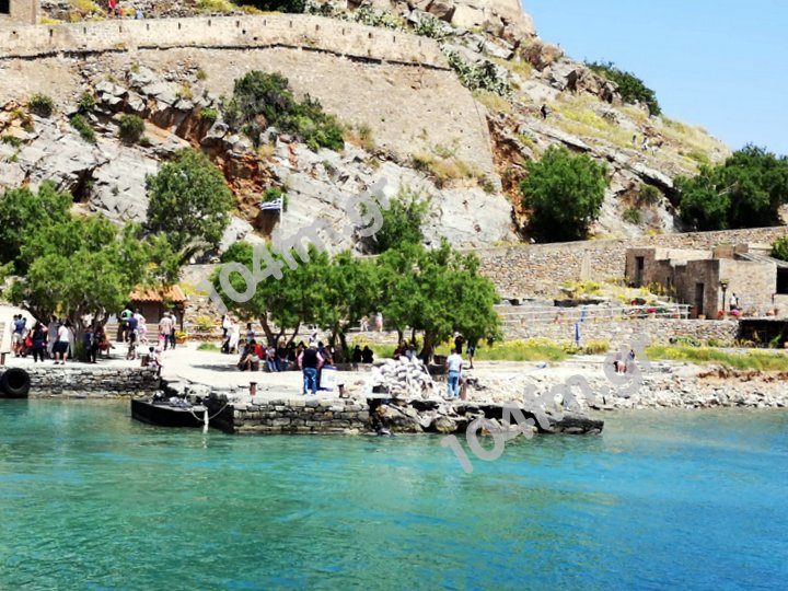 Ξεκίνησε η προσωρινή αποκατάσταση της προβλήτας στη Σπιναλόγκα