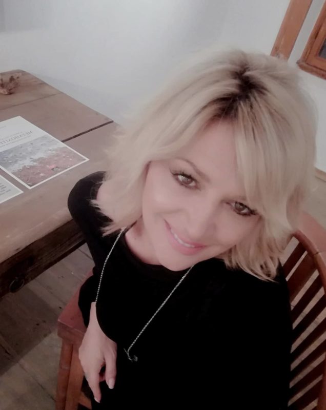 Blue της Βασιλικής Βελέντζα στη δημοτική πινακοθήκη Αγ. Νικολάου