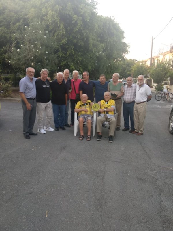 Τιμήθηκαν οι δυο αιωνόβιοι παλαίμαχοι ποδοσφαιριστές της Ελλάδος