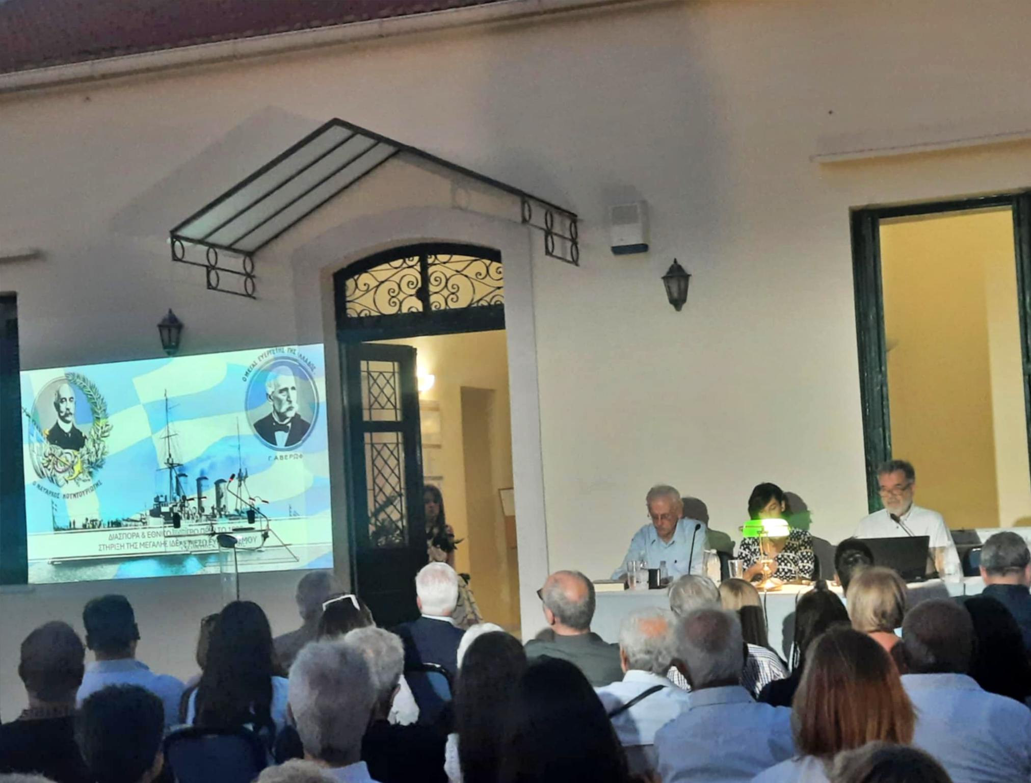 Σαν σήμερα 23 Αυγούστου το 1864 γεννήθηκε ο Ελευθέριος Βενιζέλος στη Χαλέπα των Χανίων στην Κρήτη. Ήταν από τις σημαντικότερες  πολιτικές προσωπικότητες της σύγχρονης  Ελληνικής Ιστορίας και έπαιξε καθοριστικό ρόλο στις πολιτικές εξελίξεις της Ελλάδας κατά τις αρχές του 20ου αιώνα.
Στις 6 Αυγούστου το 2025 ήταν τιμή για εμένα να παρευρεθώ στο ΄Ιδρυμα Ελευθέριος Βενιζέλος στη Χαλέπα Χανίων να το δώ από κοντά καθώς και το Σπίτι - Μουσείο του που αξίζει κάθε επίσκεψη καθώς διαφυλάσσονται πολύτιμα Ιερά Κειμήλια που σχετίζονται με το έργο και την Ιστορία του Εθνάρχη.
Αφορμή της επίσκεψης μου ήταν μια εκδήλωση αφιερωμένη στους Έλληνες της Διασποράς με τίτλο ΄΄Ο Βενιζέλος στον κόσμο: Τα παραρτήματα του Ιδρύματος στις ΗΠΑ και την Ωκεανία΄΄  Πρόκειται για μια εκδήλωση η οποία έχει καθιερωθεί ως θεσμός κάθε Αύγουστο στην Κρήτη και τιμούνται Απόδημοι Έλληνες που έχουν προσφέρει σημαντικές υπηρεσίες προς το Ίδρυμα ή στη διαφύλαξη της Ιστορικής μνήμης του Ελευθέριου Βενιζέλου.
Εκείνη τη βραδιά τιμήθηκαν ο Joseph  Kokolakis Πρόεδρος της Kokolakis Contracting στην Αμερική που τον παρουσίασε η Νταϊάν  Κουναλάκη Πρόεδρος Παγκρητικής Ένωσης Αμερικής  και ο Σωκράτης Τσουρδαλάκης Ιστορικός Ερευνητής και συγγραφέας στην Αυστραλία που τον παρουσίασε ο Μανώλης Μουντάκης Πρόεδρος της Κρητικής Ομοσπονδίας και Νέας Ζηλανδίας. Όπου και  οι τιμώμενοι δεν παρέλειψαν παρά τη συγκίνηση τους να πουν λίγα λόγια και να εκφράσουν τις ευχαριστίες τους.
Η εκδήλωση πραγματοποιήθηκε με την υποστήριξη του Συλλόγου «Φίλοι του Εθνικού Ιδρύματος Ελευθέριος Βενιζέλος» και ήταν αρκετοί αυτοί παρευρέθηκαν και την τίμησαν .
Χαιρετισμό απηύθυνε ο Γενικός Διευθυντής του Ιδρύματος Νικόλαος Παπαδάκης (Παπαδής), Ακολούθησε ομιλία του Αλέξανδρου Κιτροέφ, ομότιμου, καθηγητή Ιστορίας του Haverford College στις ΗΠΑ με θέμα «Ο Βενιζέλος και η Ελληνική Διασπορά μετά το 1922, η κληρονομιά μιας νέας εποχής.


Επίσης  χαιρετισμό απηύθηναν η Υφυπουργός Μετανάστευσης και Ασύλου Σέβη Βολουδάκη, ο Βουλευτής Χανίων Αλέξανδρος Μαρκογιαννάκης, 
ο Αντιπεριφερειάρχης Χανίων Χρήστος Πραματευτάκης και η Βουλευτής Χανίων Ντόρα Μπακογιάννη απέστειλε γραπτό χαιρετισμό.
Ακολούθησαν ομιλίες των Νικολάου Καστρινάκη , Προέδρου του Venizelos Fountation USA και του Παγκοσμίου Συμβουλίου Κρητών και του Αναστάσιου Τάμη, μέλους του ΔΣ National Research Fountation Eleftherios K.Venizelos –Australian Branch, διευθυντή του Αυστραλιανού Ινστιτούτου Ελληνικών Ερευνών και αφού μετέφερε τον χαιρετισμό του Προέδρου Αντώνη Τσουρδαλάκη του Παραρτήματος Ελευθέριος Βενιζέλος στην Αυστραλία, αναφέρθηκε στο έργο του παραρτήματος, το αντικείμενο, την εθνική σημασία των παραρτημάτων και τη παρουσίαση των στόχων τους. 


Αναφορά στον Ελευθέριο Βενιζέλο και στην τιμητική Εκδήλωση στο Ίδρυμα του αφιερωμένη στους Έλληνες της Διασποράς