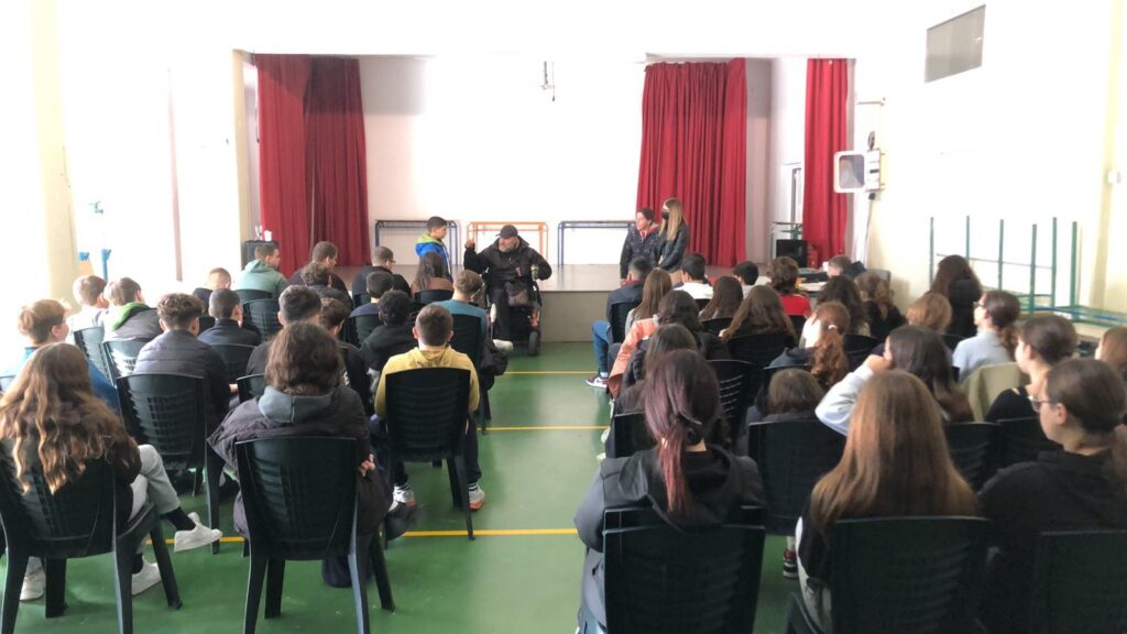 Το 1ο Γυμνάσιο Αγ. Νικολάου αποχαιρετά τον Γιώργο Γαρεφαλάκη