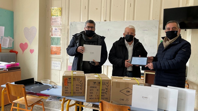 90 τάμπλετ για τα σχολεία στο οροπέδιο