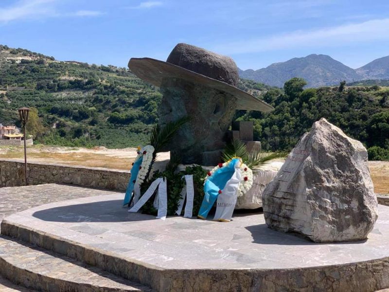 στον Σταύρο Καλλέργη, πάντες δι' έκαστον - έκαστος διά πάντας