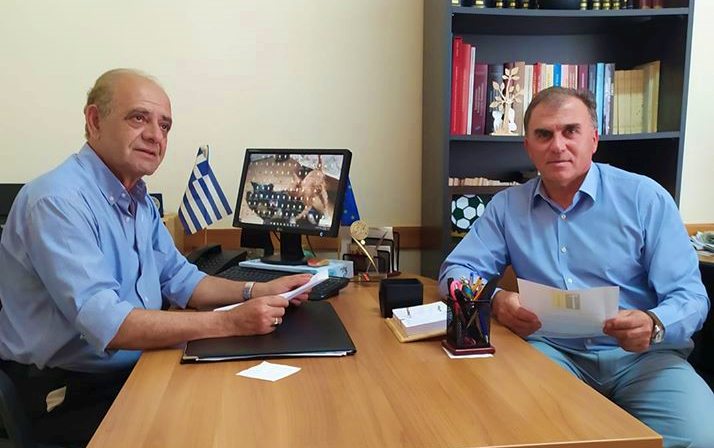 επίσκεψη του Δημάρχου Ιεράπετρας κ. Καλαντζάκη στο Εργατουπαλληλικό Κέντρο Λασιθίου