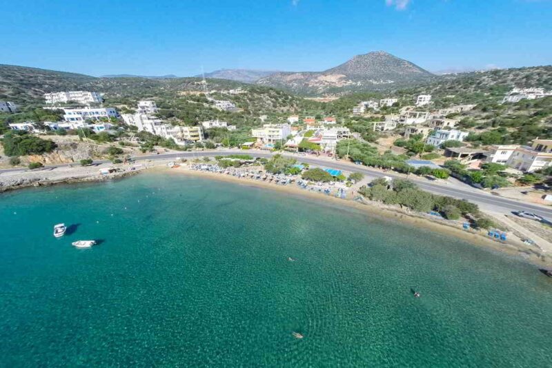 Χωρίς ξαπλώστρες της ΔΑΕΑΝ η Αμμουδάρα