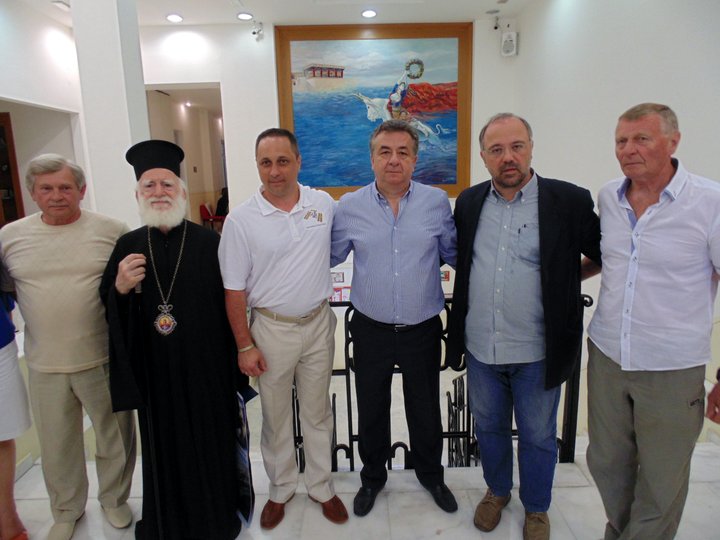 ο Ρώσος Κοσμοναύτης ανάμεσα στον Περιφερειάρχη και τον αρχιεπίσκοπο