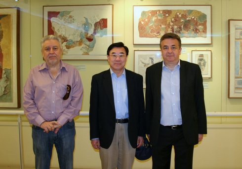 Αρναουτάκης, Huang Youyi