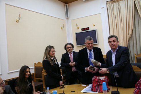 Αρναουτάκης δώρα