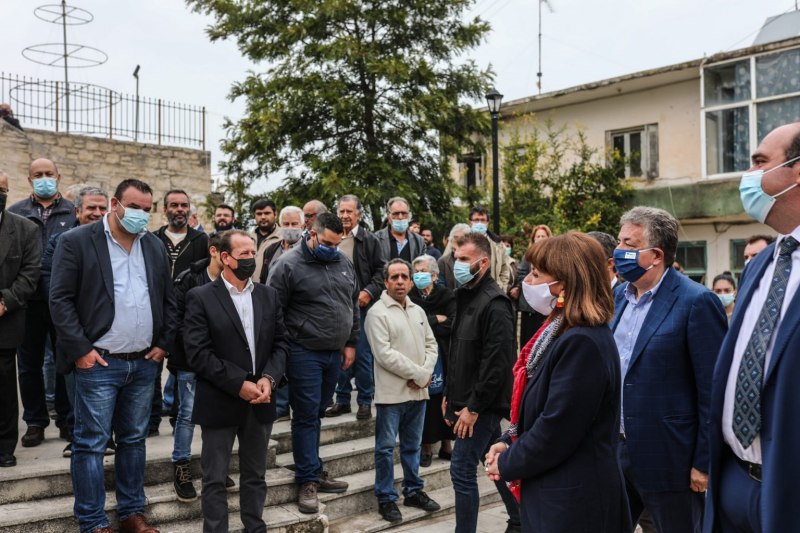 Η πρόεδρος της Δημοκρατίας στις πληγείσες από τους σεισμούς περιοχές του Ηρακλείου