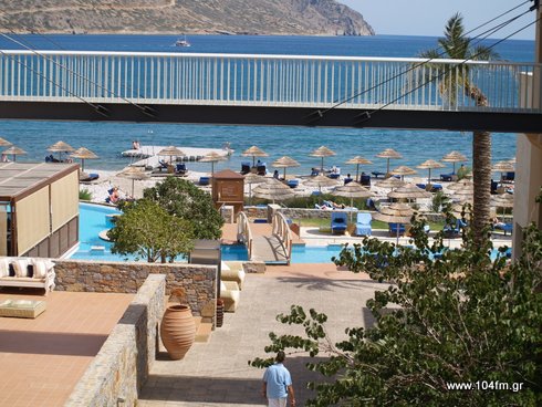 ξενοδοχεία πάνω στο κύμα