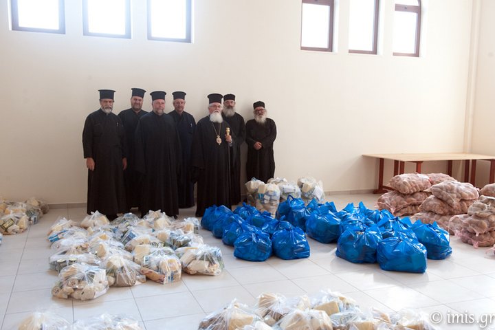 Διανομή 17 τόνων τροφίμων στους απόρους από την Ιερά Μητρόπολη Ιεραπύτνης και Σητείας