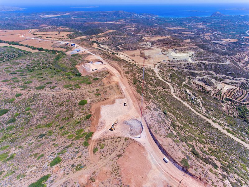 τεράστιες ανεμογεννήτριες και ηλιοθερμικά
