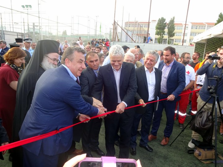 Αναπληρωτής υπουργός αγροτικής ανάπτυξης, κορδέλες και χαμόγελα